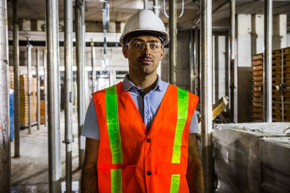 Worker wearing hard hat, Health and Safety Responsibilities of Employers | Be-Safe