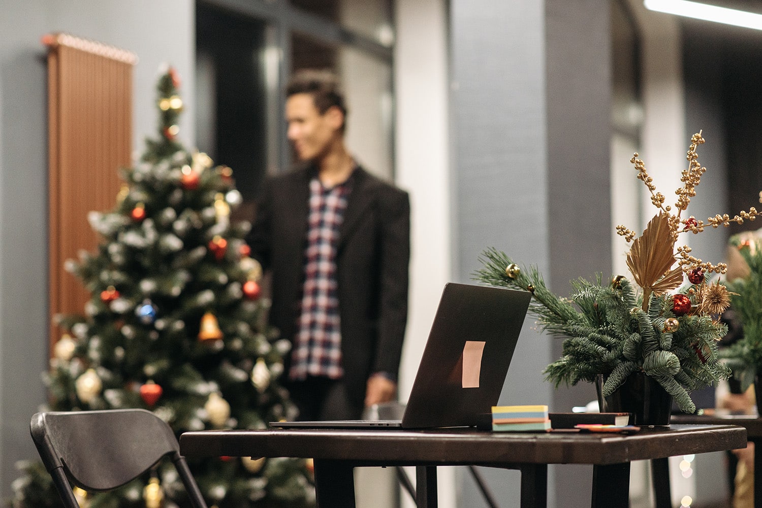 Christmas decorations in the workplace, Christmas Safety in the Workplace | Be-Safe Technologies